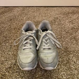 Kids Reebok Silver/Gray Glitter. Size 3Y.